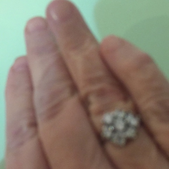 Beautiful ring, costume jewelry, size 7 1/2 - Picture 5 of 7